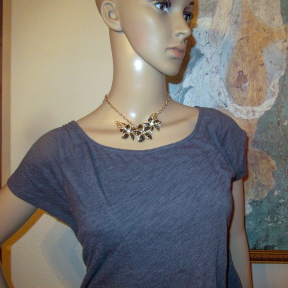 Gold and Black Flower Power Necklace and Earrings - Picture 2 of 2